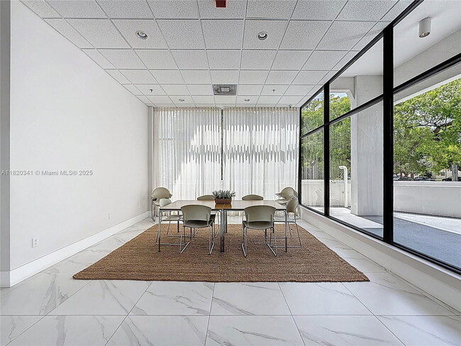 Building Photo - 911 E Ponce De Leon Blvd