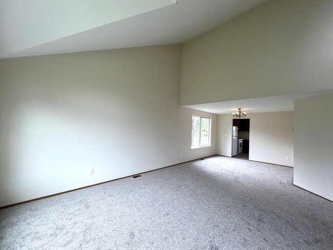Building Photo - Spacious 4 Bedroom Marysville Home