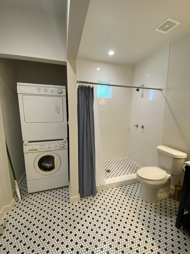 Foto del edificio - 6700 Columbia Dr