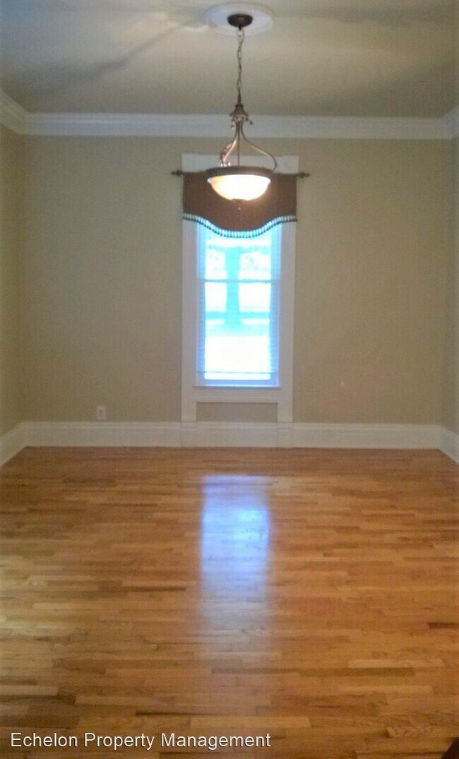 Building Photo - 3 br, 2 bath House - 705 S. Broadway