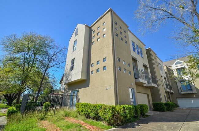 Foto del edificio - 2220 Portsmouth St