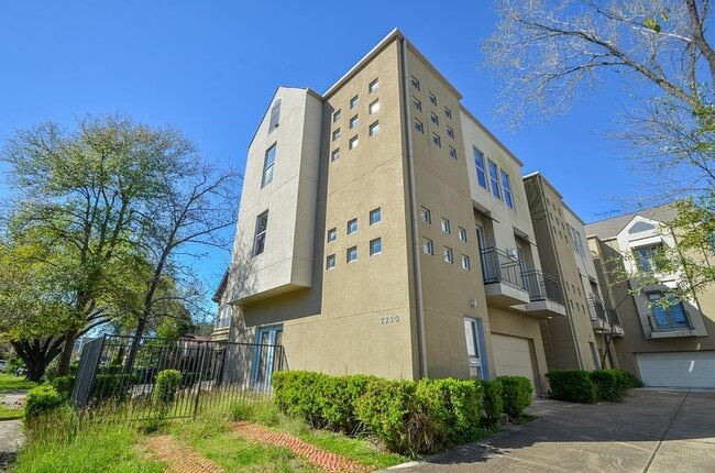 Building Photo - 2220 Portsmouth St