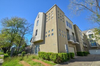 Building Photo - 2220 Portsmouth St