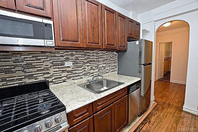 Foto del edificio - 41-30-41-46 46th St