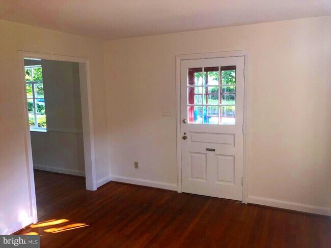 Building Photo - 5020 Smallwood Dr