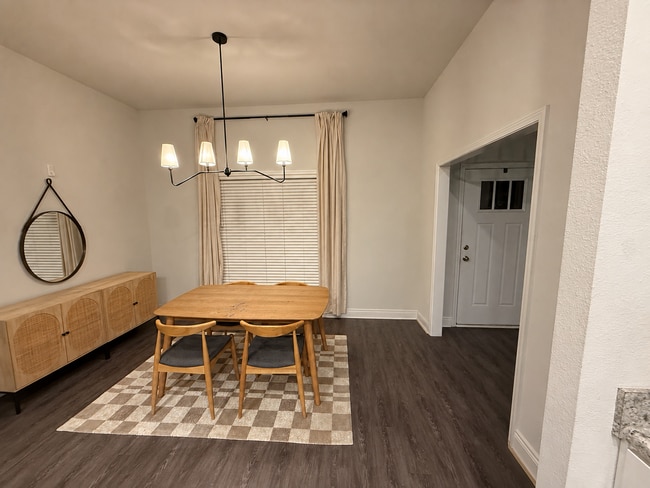 Building Photo - 23257 Ridgewood Dr