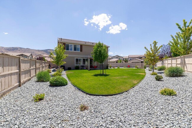 Foto del edificio - Spacious Home in Damonte Ranch - Large Bac...