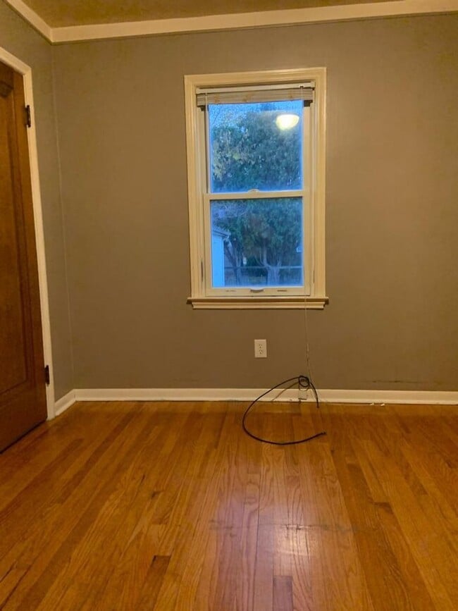 Building Photo - 2 Bedroom Single Family Home