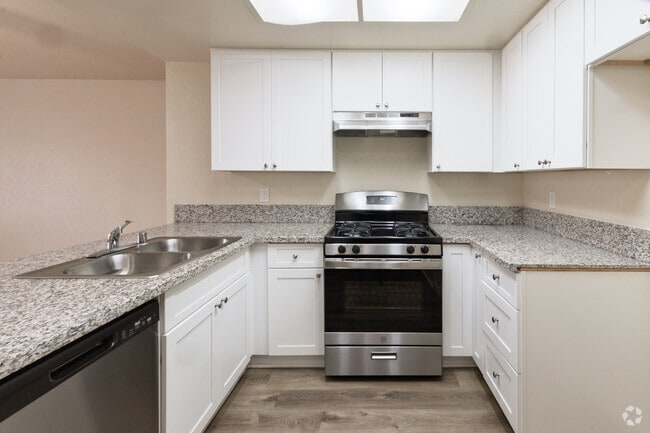 1HAB. 1BA - 620SF - Cocina - Belcourt Seniors Apartments 55+