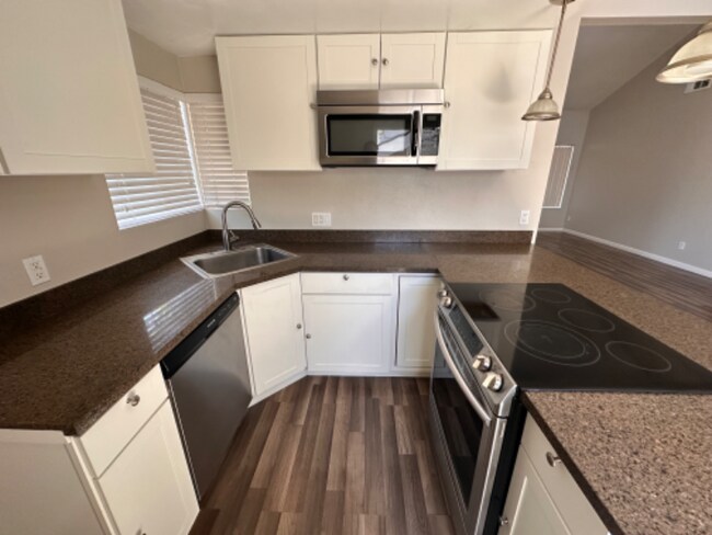 Building Photo - 283 Riverview Way