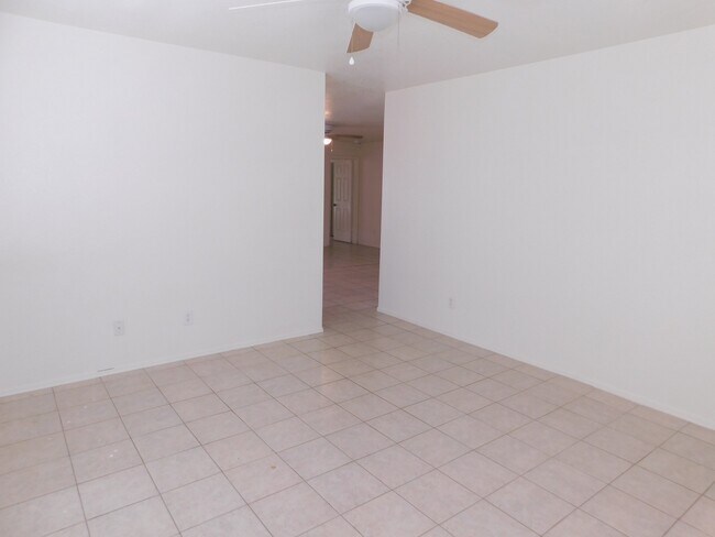 Foto del edificio - 3 BEDROOM HOME IN OCOTILLO!