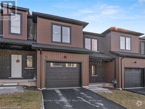 Building Photo - 5 Trailside Dr