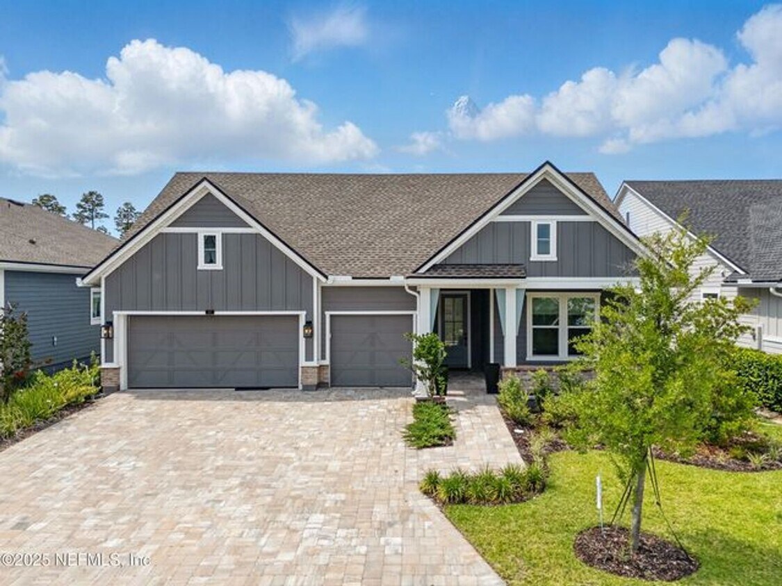 Primary Photo - Beautiful Home in Silverleaf