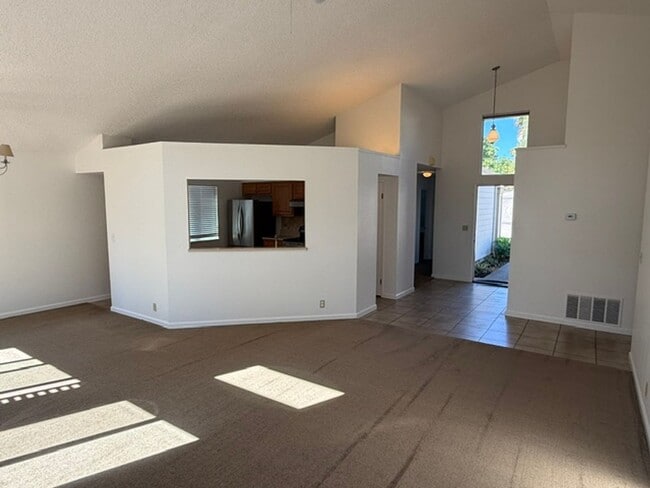 Building Photo - 512 Toyon Pl
