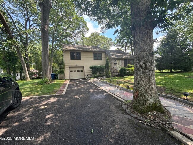 Building Photo - 187 Elmwood Rd