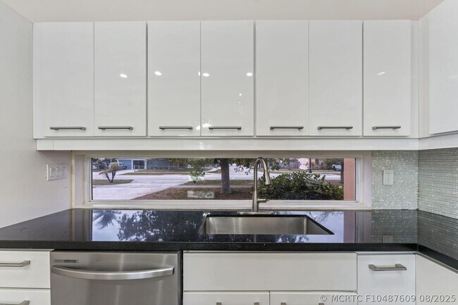 Foto del edificio - 4620 NE 18th Ave
