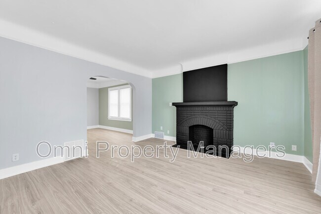 Foto del edificio - 15855 Tuller St