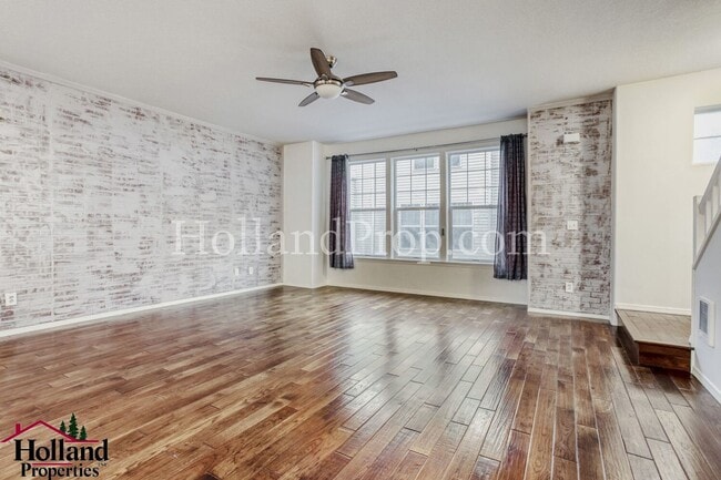 Building Photo - Charming 3-level townhome ideally located in the heart of Beaverton!