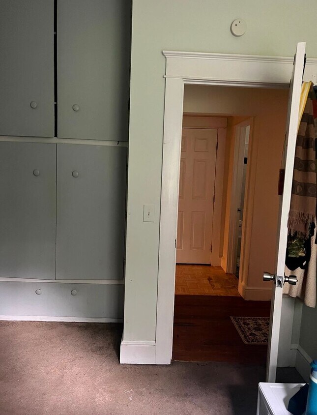 Building Photo - RARE single room available for January-May...