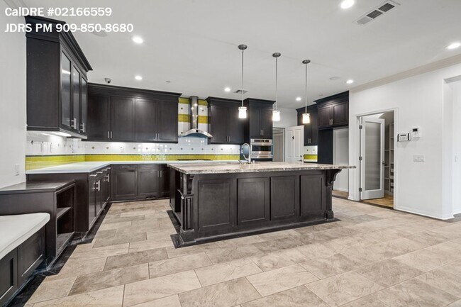 Foto del edificio - Canyon Country 6 Bedroom Home