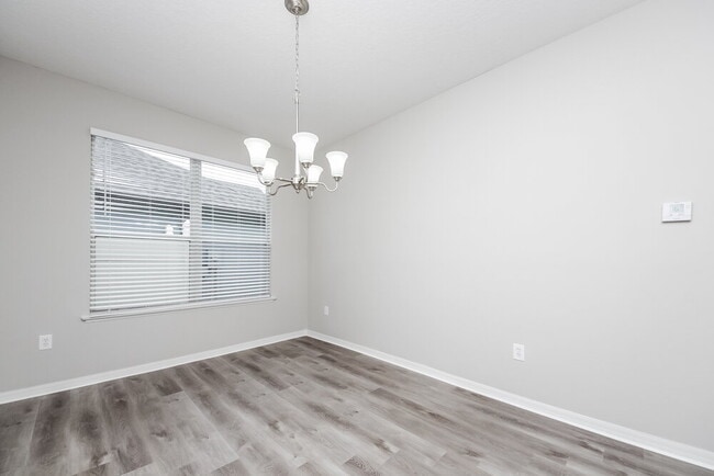 Building Photo - 2041 The Oaks Blvd