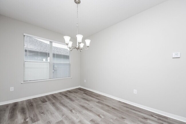 Foto del edificio - 2041 The Oaks Blvd