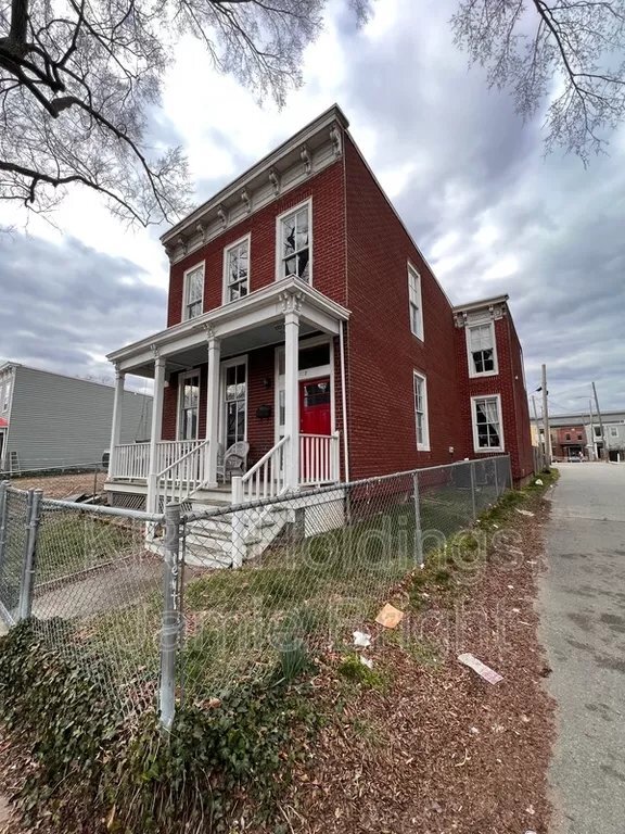 Building Photo - 112 S Laurel St