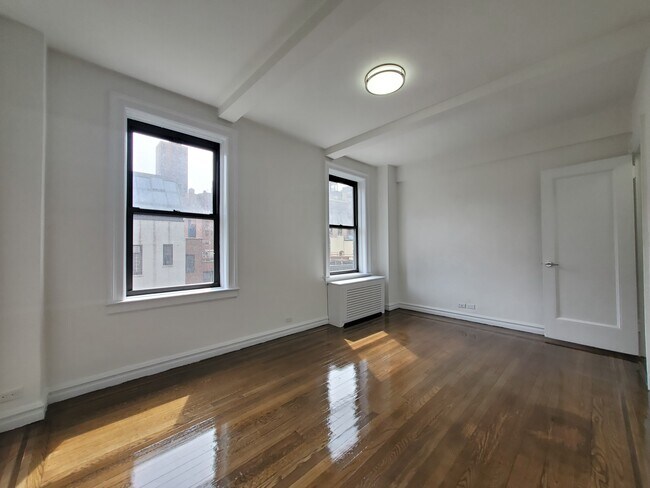 Building Photo - 156 E 37th St