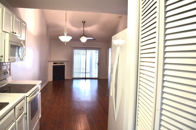 Foto del edificio - 1511 Willoughby Pk Ct