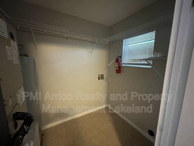 Foto del edificio - 1017 Caroline Ave