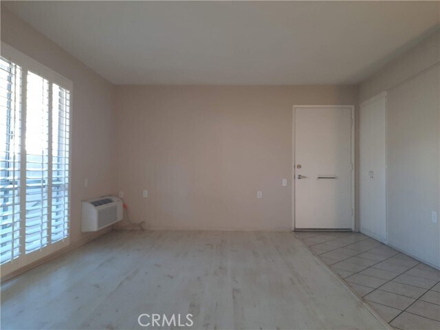 Foto del edificio - 2271 Via Puerta