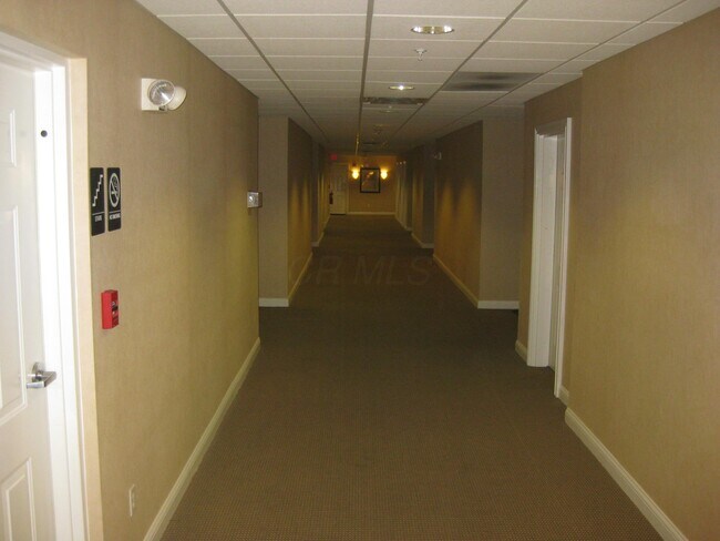 Foto del edificio - 2245 Riverside Dr