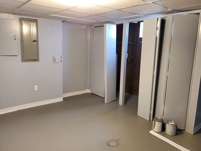 Building Photo - 163 Miron Ave