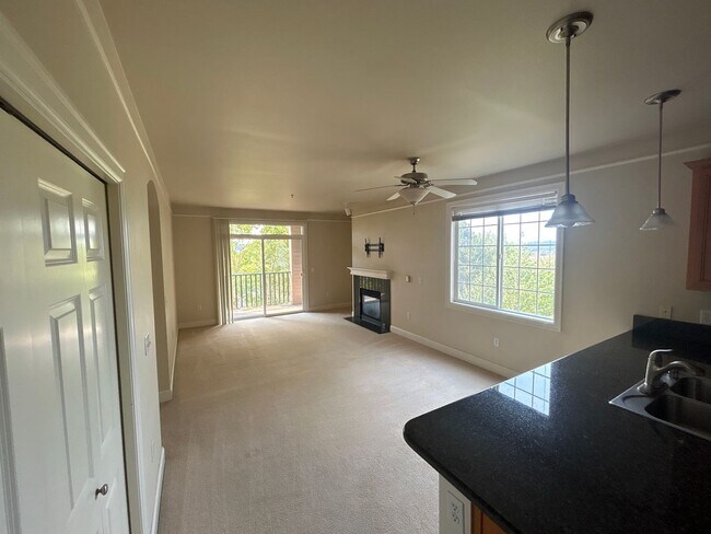 Foto del edificio - 2B, 2BA upstairs condo in SW Renton with g...