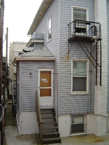 Building Photo - 105 S Albion Pl