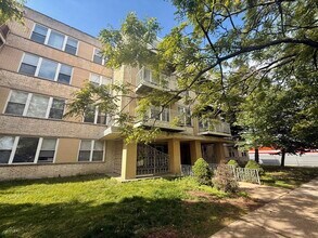 Building Photo - 2501 W Touhy Ave