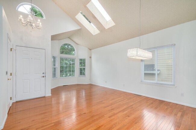 Foto del edificio - 1350 Knollwood Way