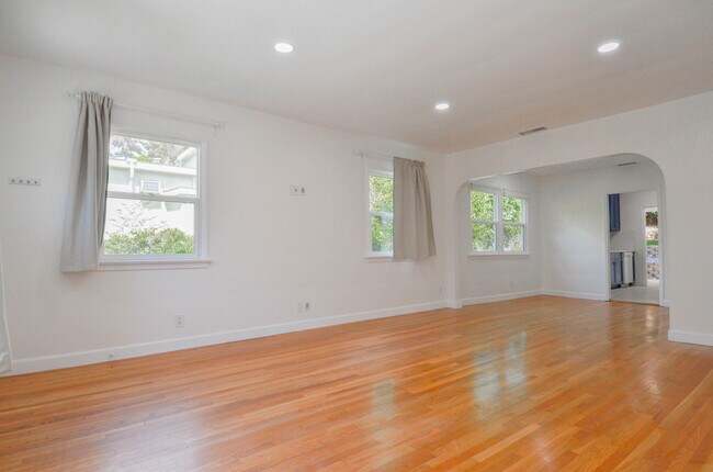 Building Photo - 3246 Barham Blvd