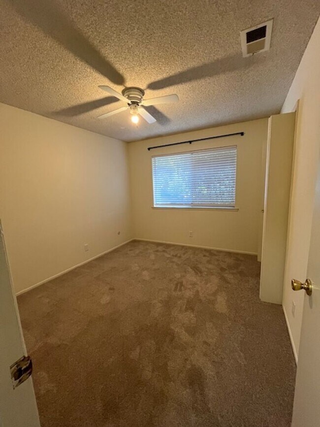 Foto del edificio - 1209 Drake Cir