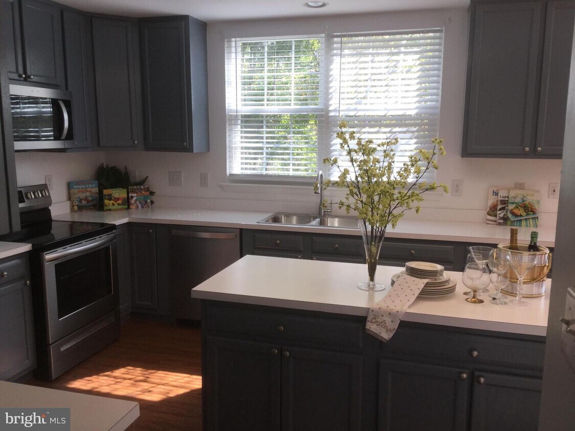 18885 Leaf Covered Ct, Triangle, VA 22172 House for Rent in Triangle