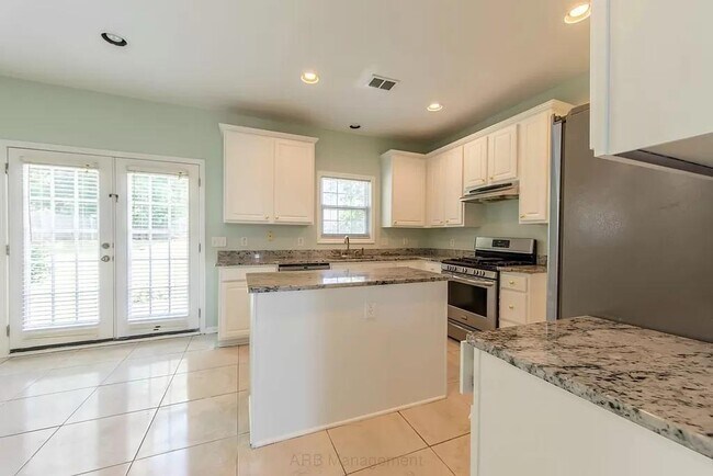 Building Photo - 3985 Shallowford Green Ct