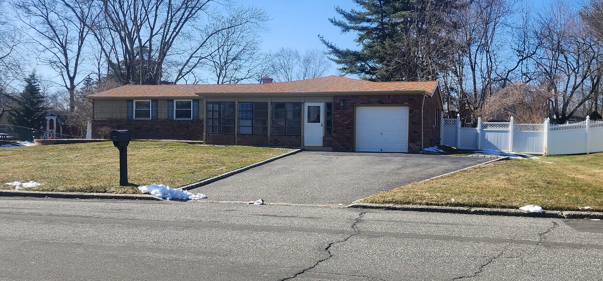Primary Photo - 26 College Dr