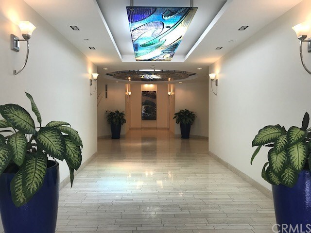 Foto del edificio - 250 S De Lacey Ave