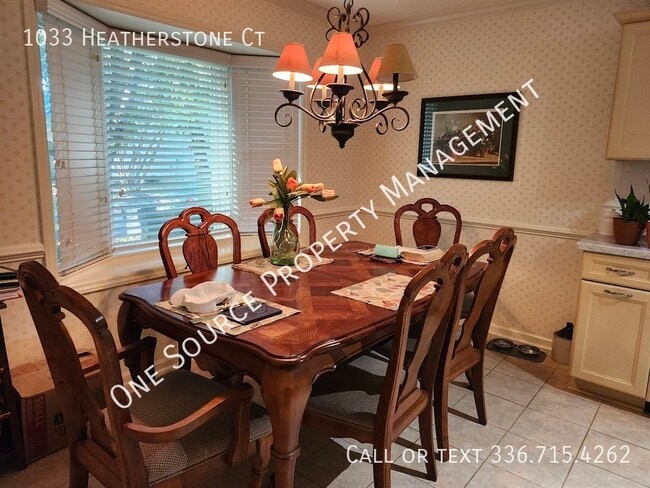 Foto del edificio - 1033 Heatherstone Ct