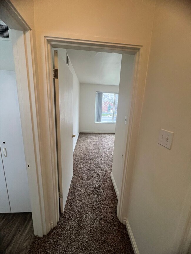 Building Photo - South of BYU Campus 1 bed/ 1 bath