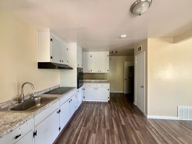 Foto del edificio - 2541-2543 Monticello Way