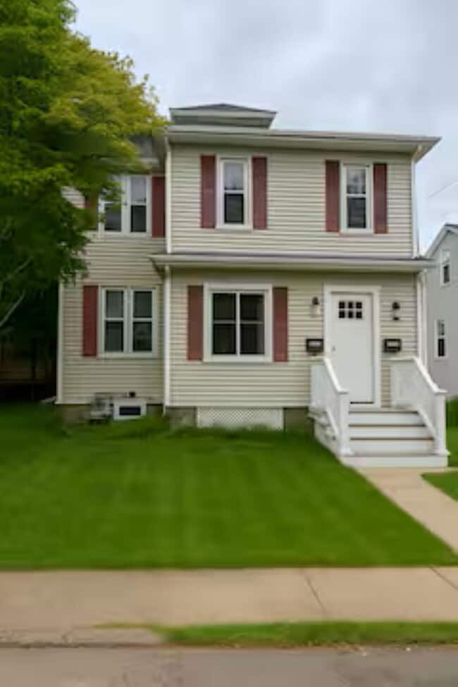 Photo - 10 Cranch St House