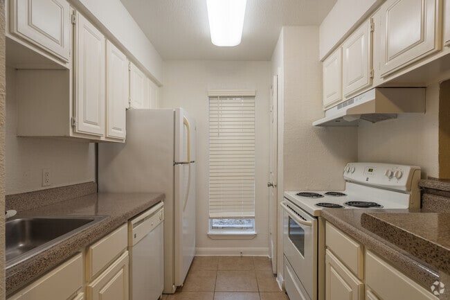 2BR, 2BA - 1010SF - Rockridge Station Apartments
