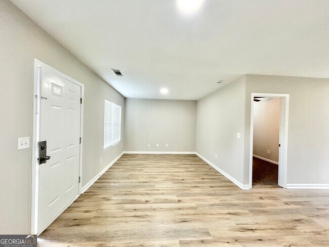 Foto del edificio - 739 Wheel House Ln