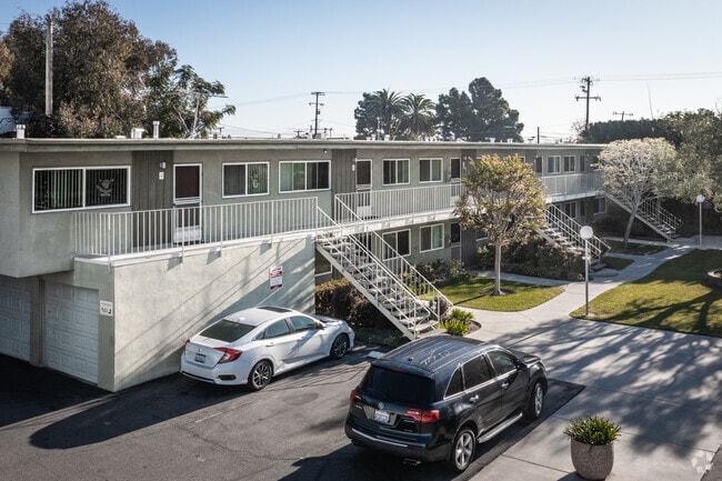 Building Photo - Leeward Apartments